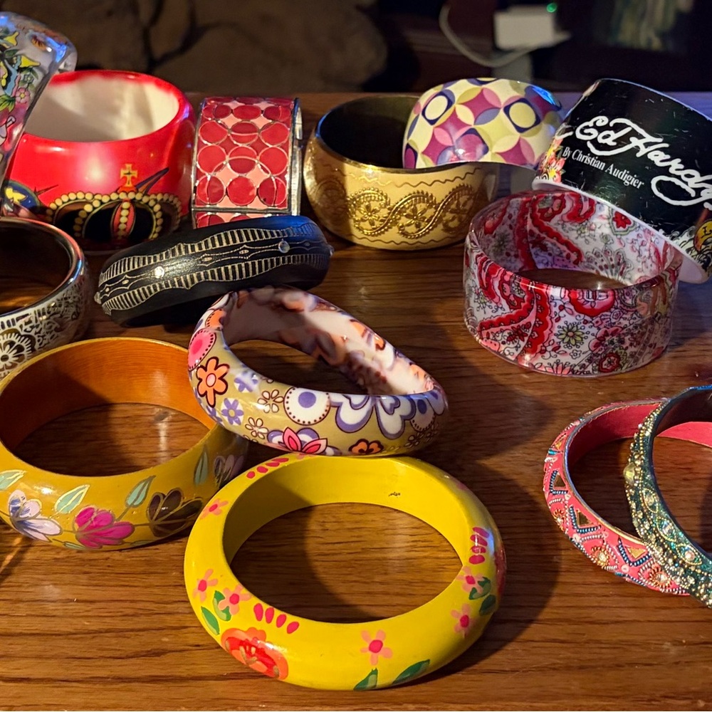 Assortment of 25 Women's Colorful Bangle bracelets